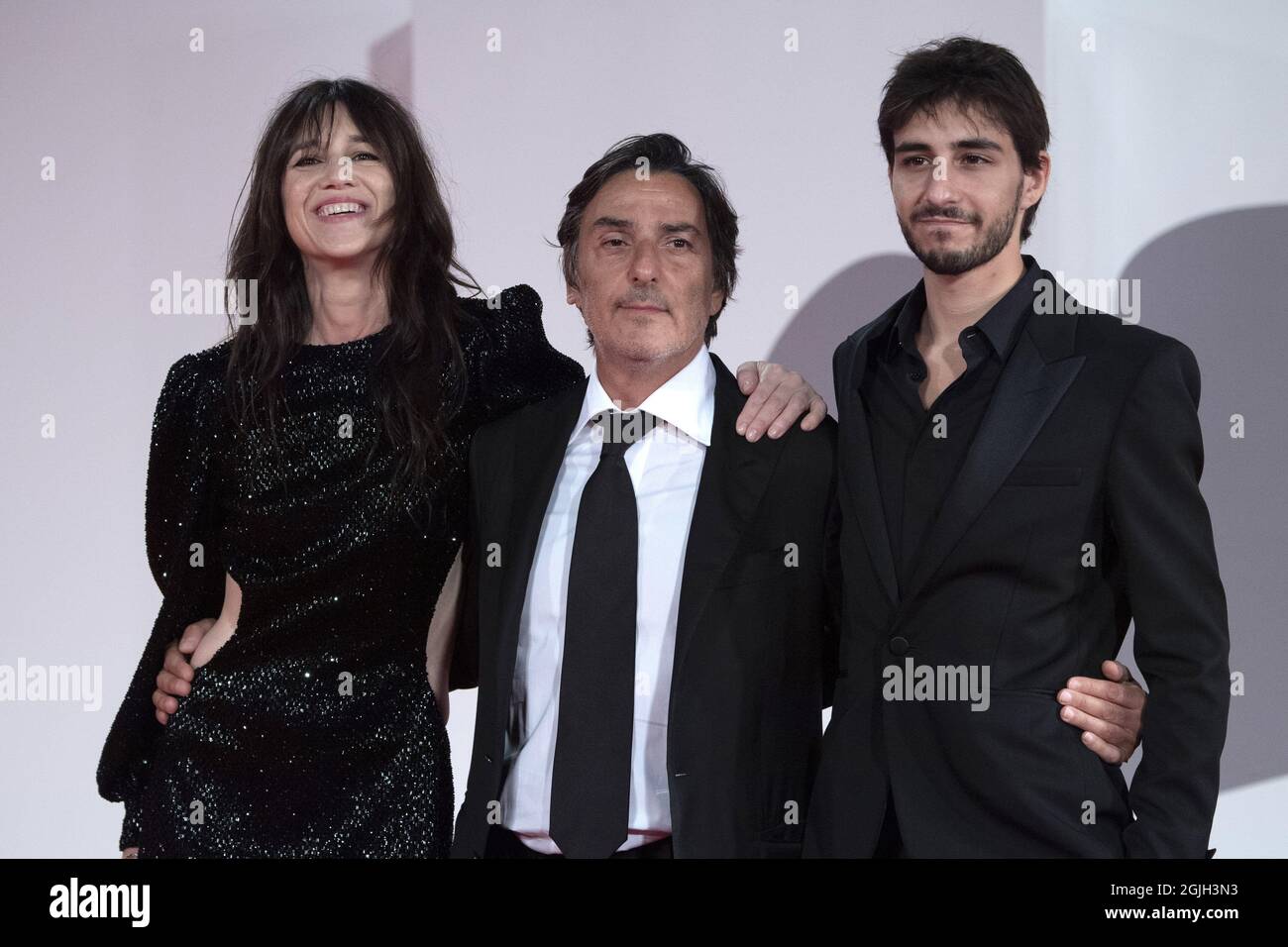 Venedig Italien September 2021 Charlotte Gainsbourg Yvan Attal Und Ben Attal Bei Der Premiere Von Les Choses Humaines Im Rahmen Der 78 Internationalen Filmfestspiele Von Venedig Am 09 September 2021 In Venedig