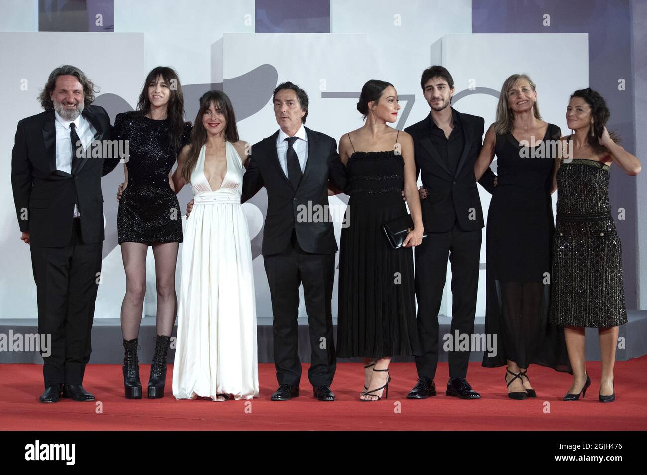 Olivier Delbosc, Audrey Dana, Yvan Attal, Suzanne Jouannet, Ben Attal bei der Premiere von Les Choses Humaines im Rahmen der 78. Internationalen Filmfestspiele von Venedig am 09. September 2021 in Venedig, Italien. Foto von Paolo Cotello/imageSPACE/MediaPunch Stockfoto