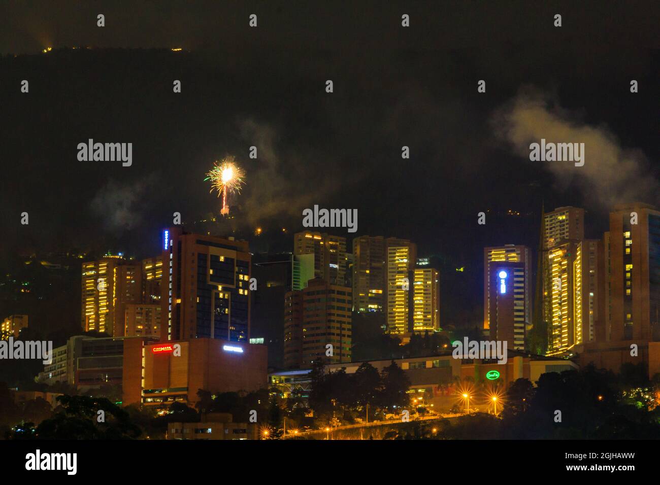 Silvesterfeuerwerk in Medellin Stockfoto