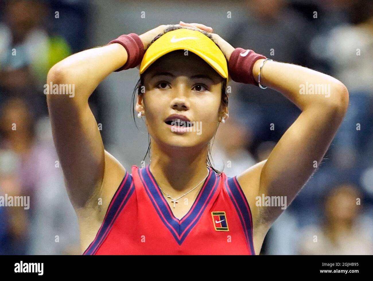 Die britische Emma Raducanu feiert den Sieg über die griechische Maria Sakkari, um am 11. Tag der US Open im USTA Billie Jean King National Tennis Center, Flushing Meadows- Corona Park, New York, das Finale der Frauen zu erreichen. Bilddatum: Freitag, 10. September 2021. Stockfoto