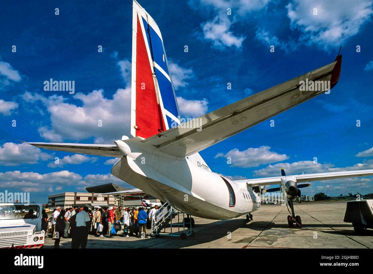 Passagiere, die am internationalen Flughafen José Martí, Havanna, Kuba, einsteigen Stockfoto