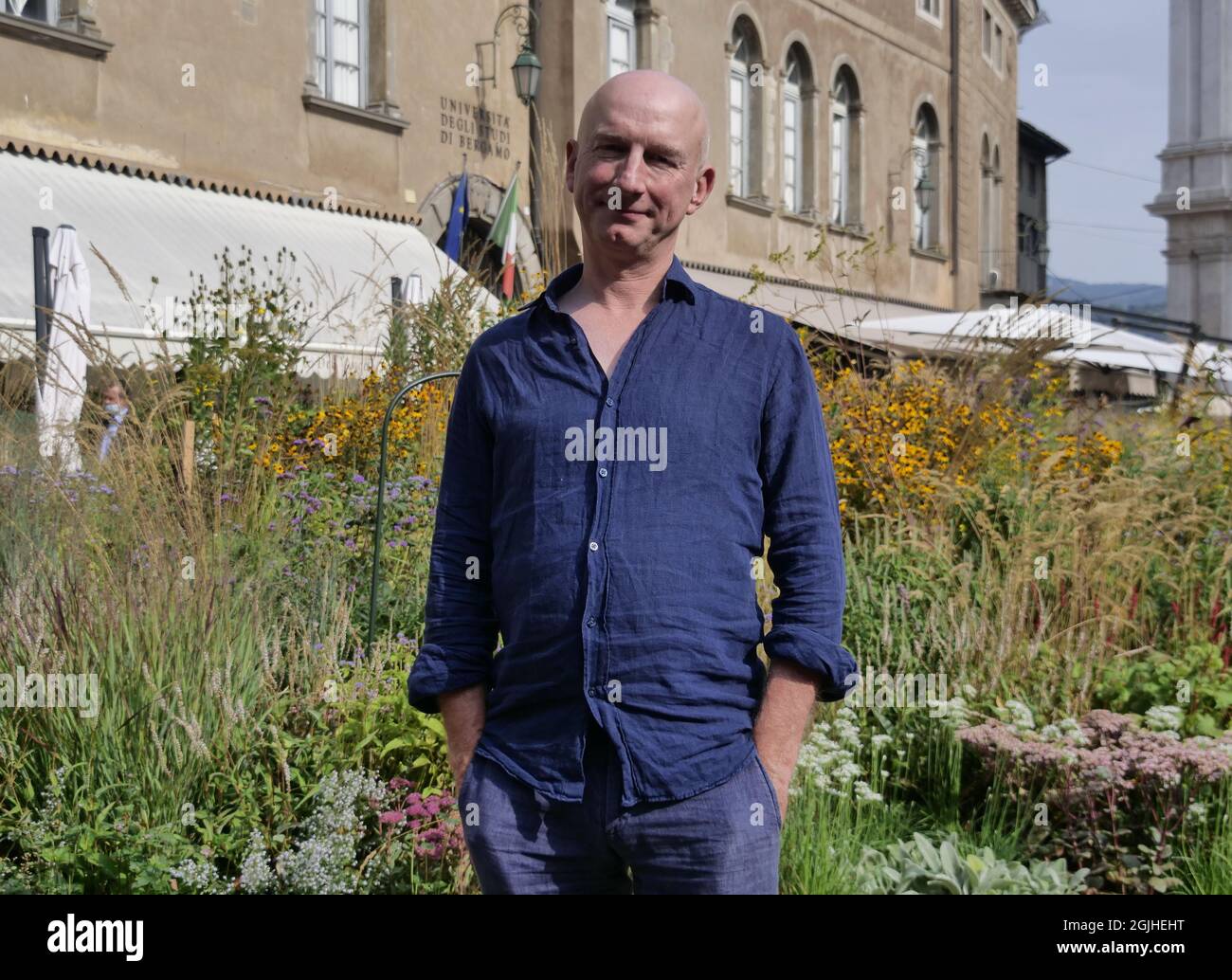 Nigel Dunnet posiert vor der Pressekonferenz in Bergamo alta für Fotografen wegen des naturalistischen Ereignisses „Master of Landascapes“. Stockfoto