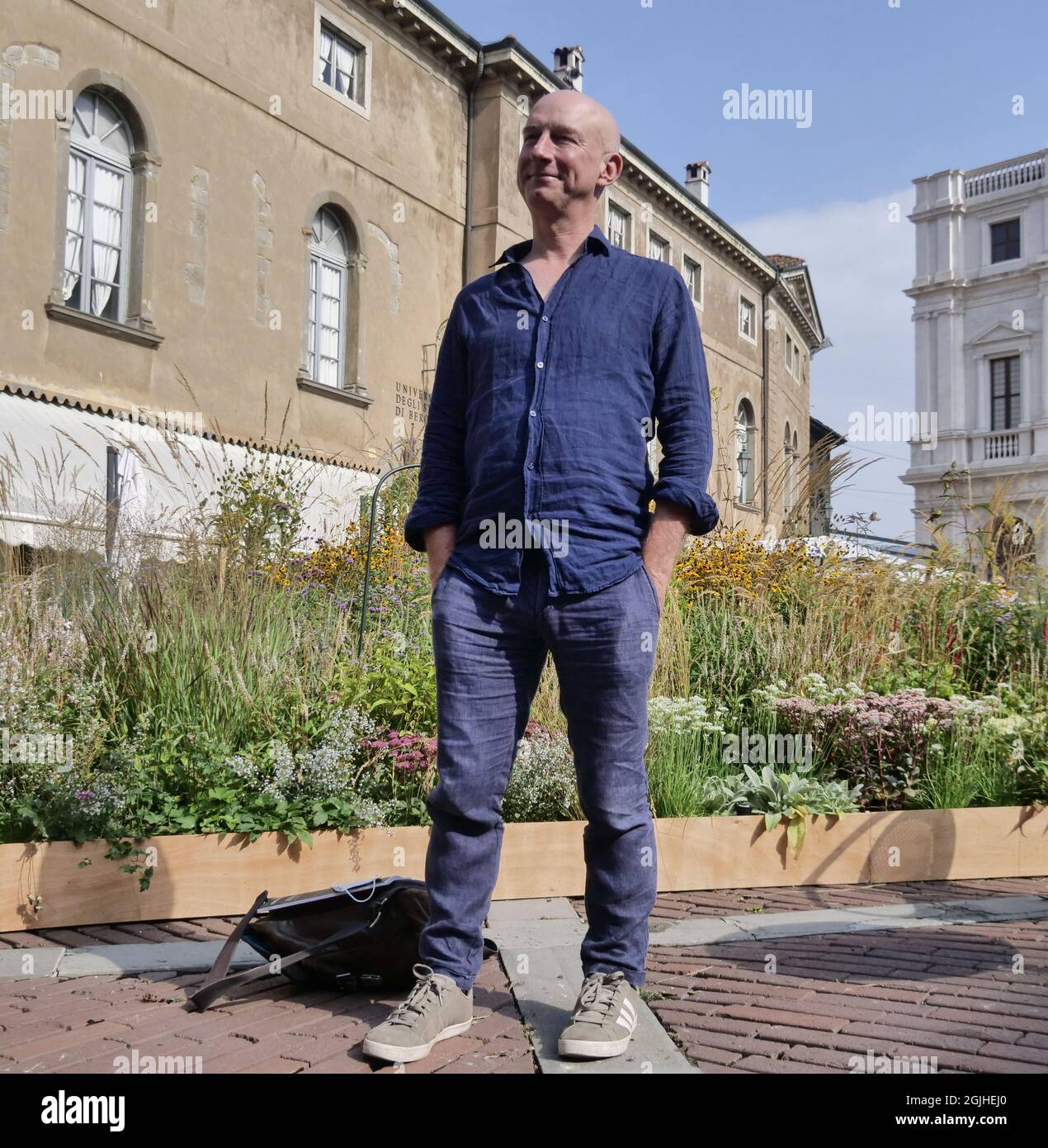 Nigel Dunnet posiert vor der Pressekonferenz in Bergamo alta für Fotografen wegen des naturalistischen Ereignisses „Master of Landascapes“. Stockfoto