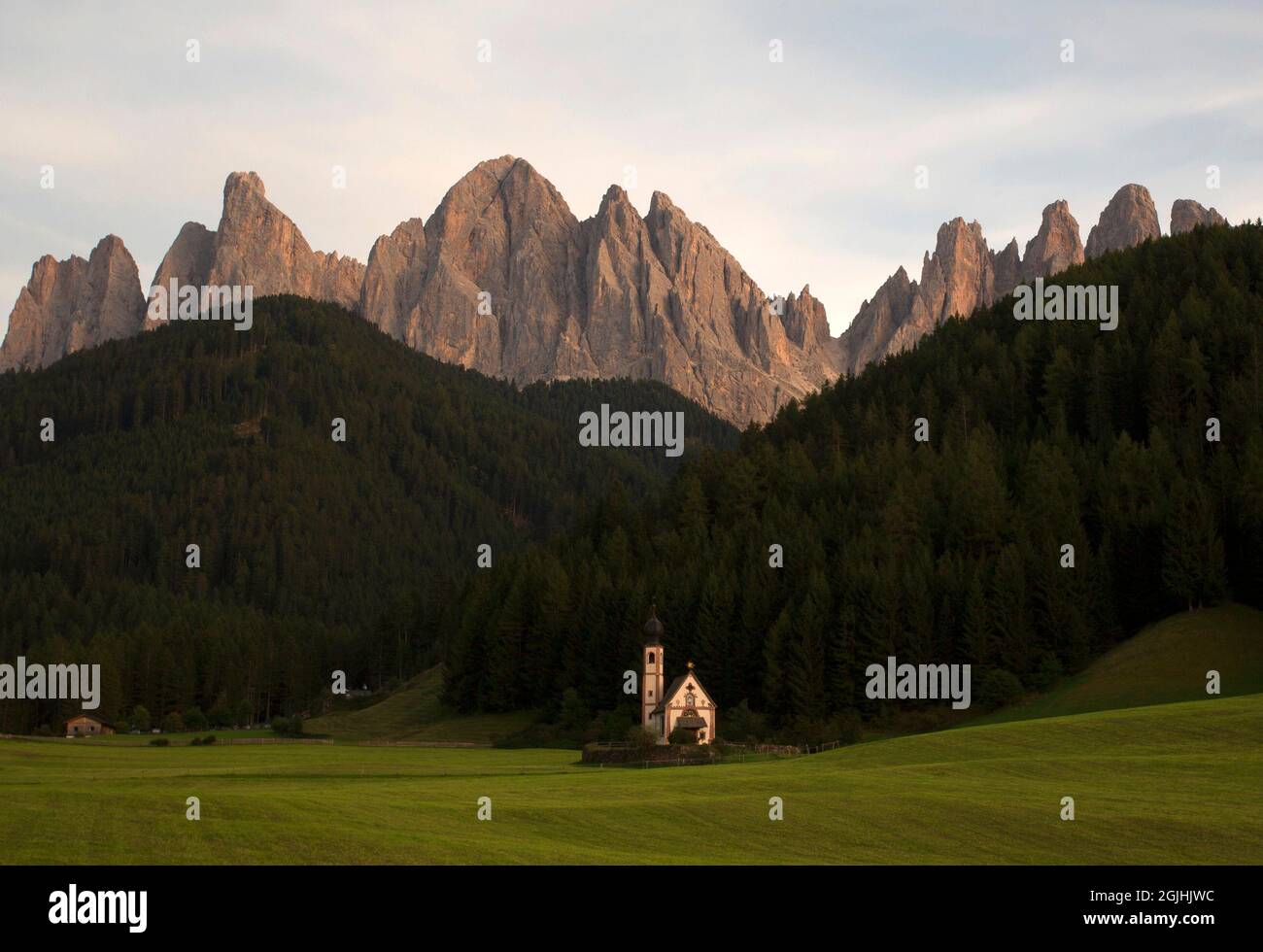 Lange Belichtungslandschaft der Dolomitenalpen Stockfoto