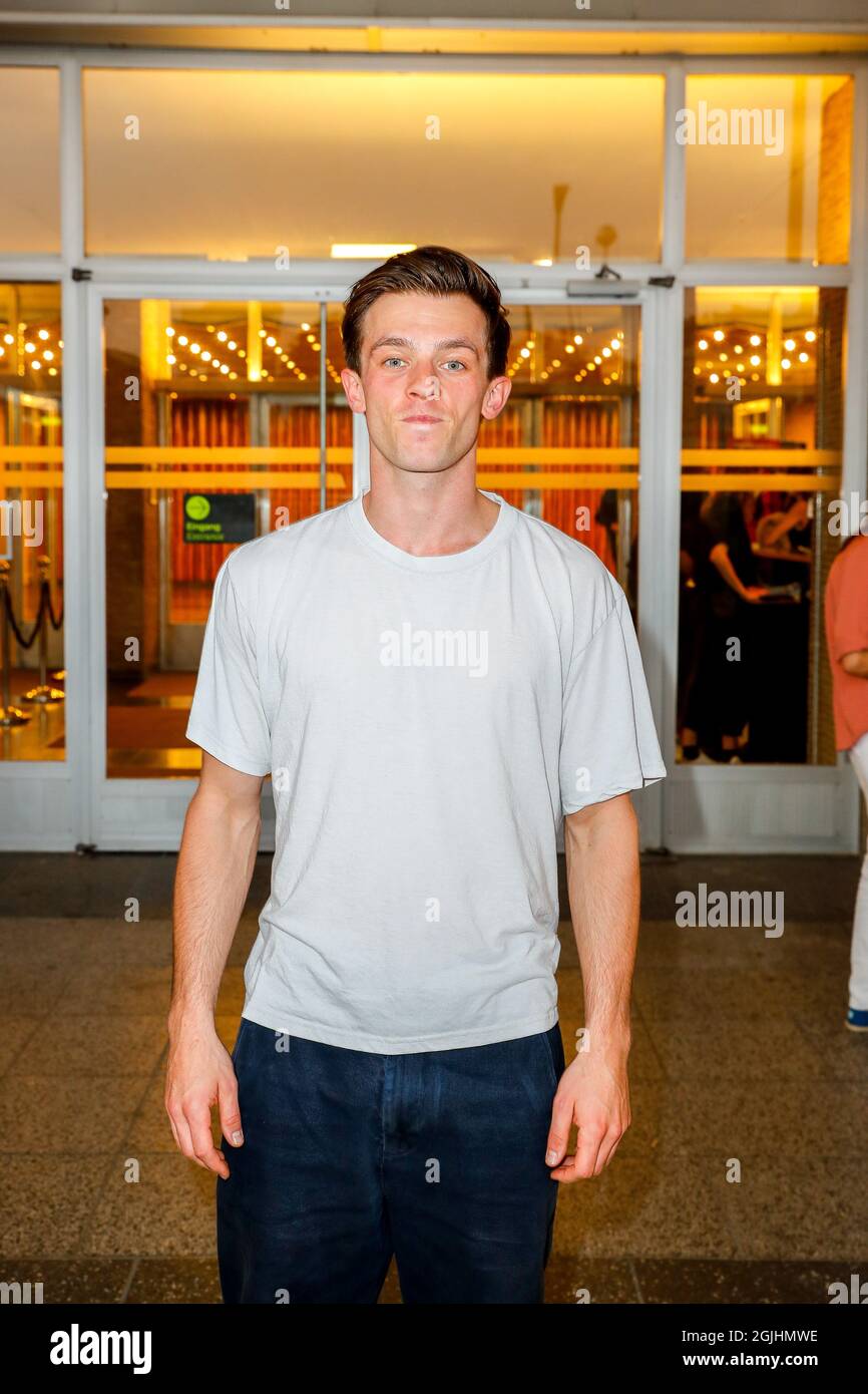 Berlin, Deutschland. September 2021. Jannis Niewöhner kommt zur Premiere des Films 'je suis Karl' bei Kino International. Quelle: Gerald Matzka/dpa/Alamy Live News Stockfoto