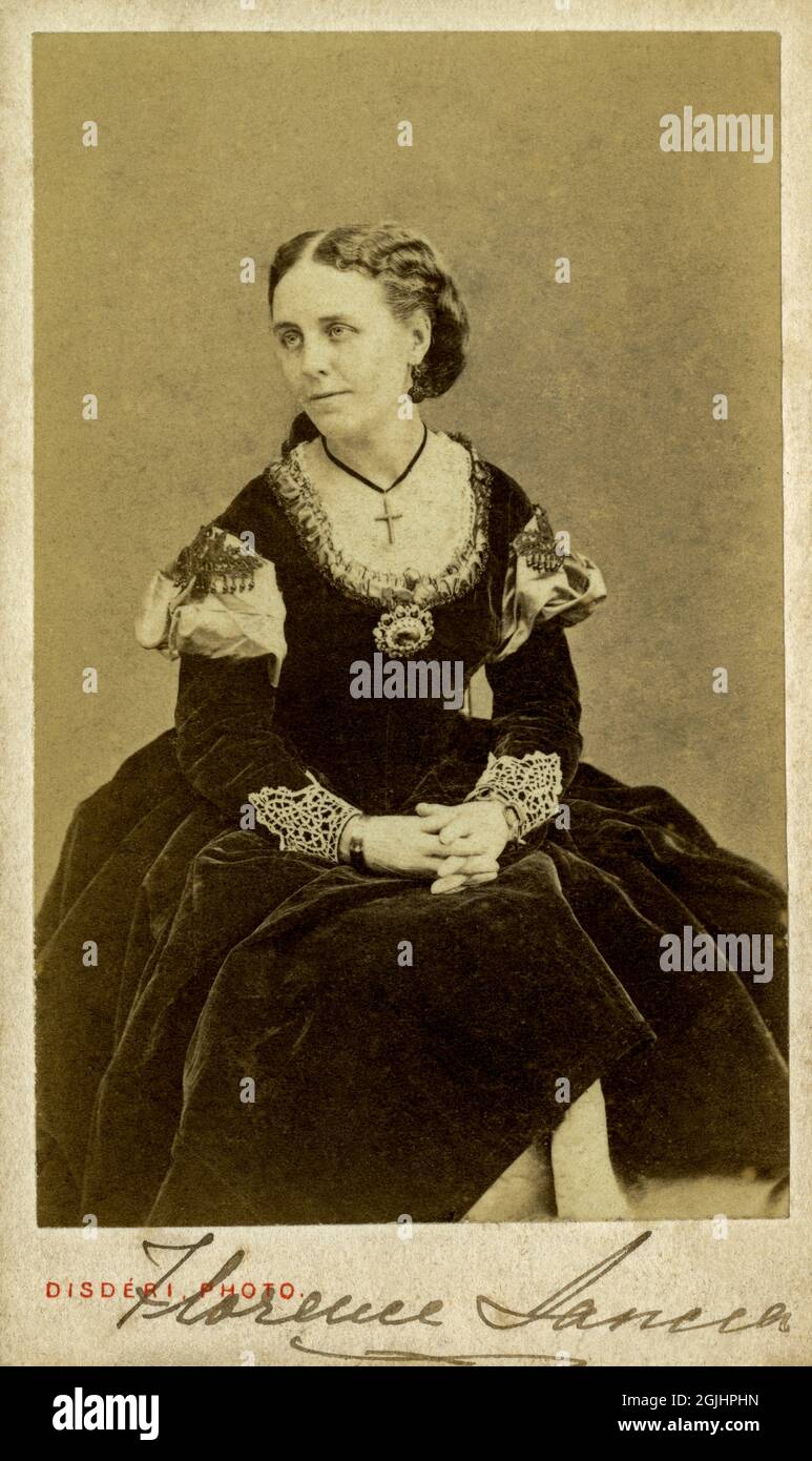 Originalfoto und Autograph / Unterschrift des viktorianischen englischen Opernsoprans Florence Lancia (1840-1905). Signiert Carte-de-Visite oder CDV, produziert von den Studios des französischen Fotografen André-Adolphe-Eugène Disdéri (1818-89) Stockfoto