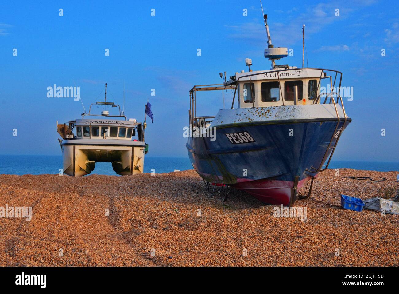 Angeln Boote auf einem Kiesstrand Stockfoto