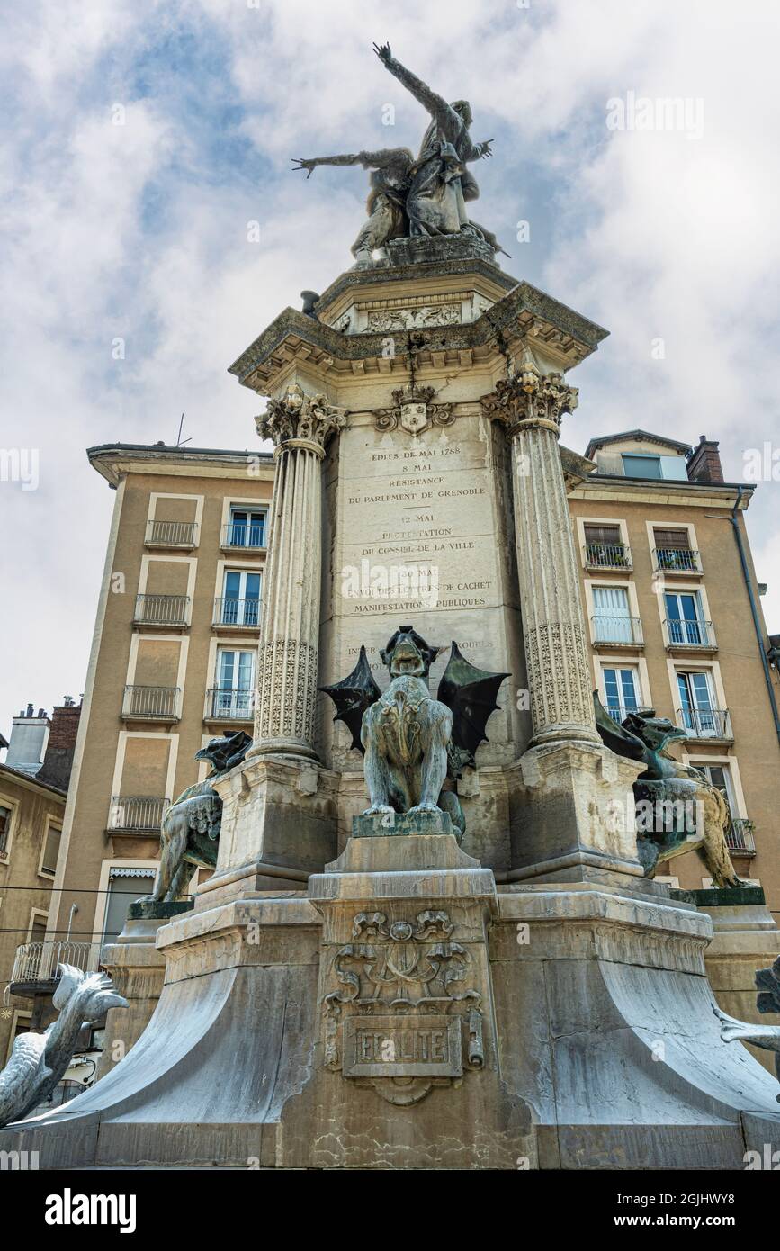 Brunnen der drei Orden, oder Brunnen des hundertjährigen Bestehens, im historischen Zentrum der Stadt Grenoble. Auvergne-Rhône-Alpes, Frankreich Stockfoto