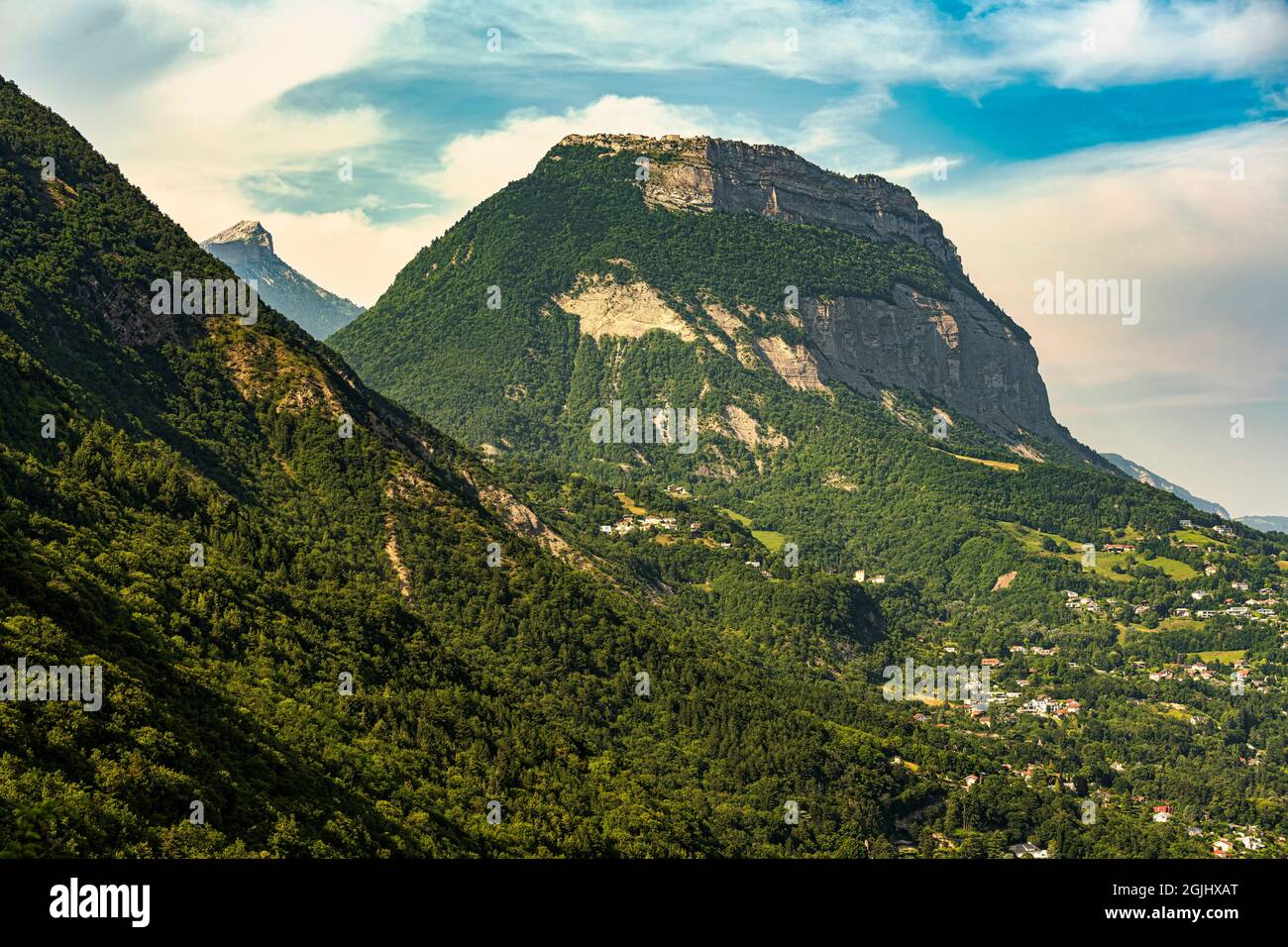 Die Gipfelkämme des Mont Saint-Eynard. Der Gipfel ist Teil des Chartreuse-Gebirges in den Alpen. Grenoble, Region Auvergne-Rhône-Alps, Frankreich Stockfoto