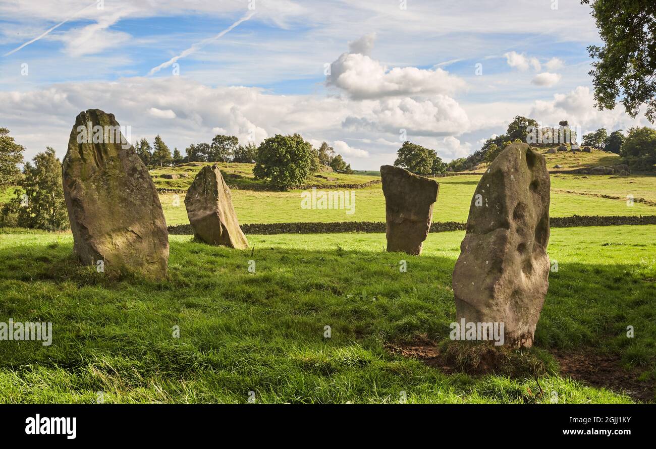 Nine Stone Schließen Sie den Steinkreis auf Harthill Moor in der Nähe von Robin Hood's Stride in der Nähe von Bakewell im Derbyshire Peak District in Großbritannien Stockfoto