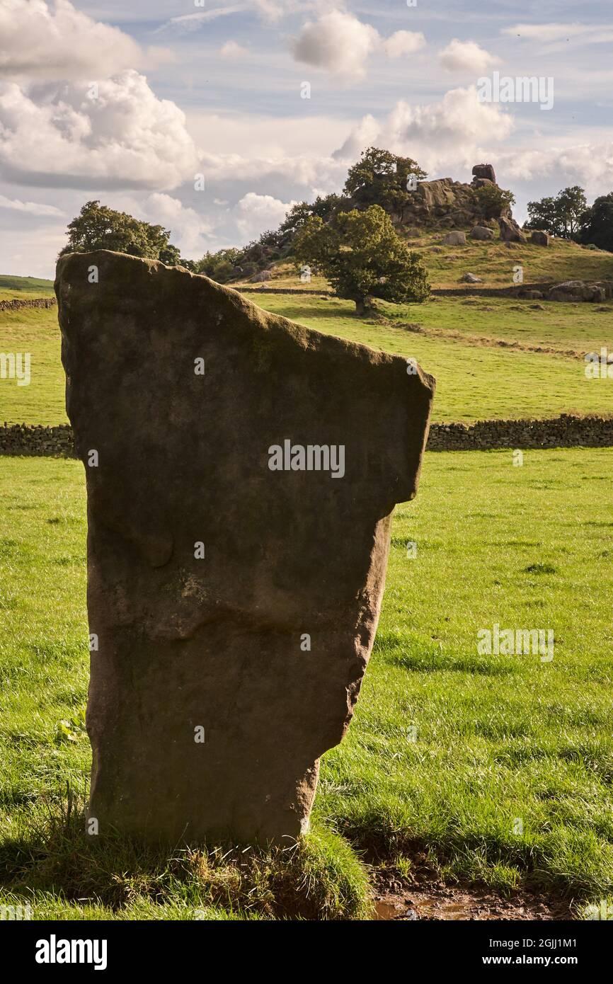 Nine Stone Schließen Sie den Steinkreis auf Harthill Moor in der Nähe von Robin Hood's Stride in der Nähe von Bakewell im Derbyshire Peak District in Großbritannien Stockfoto