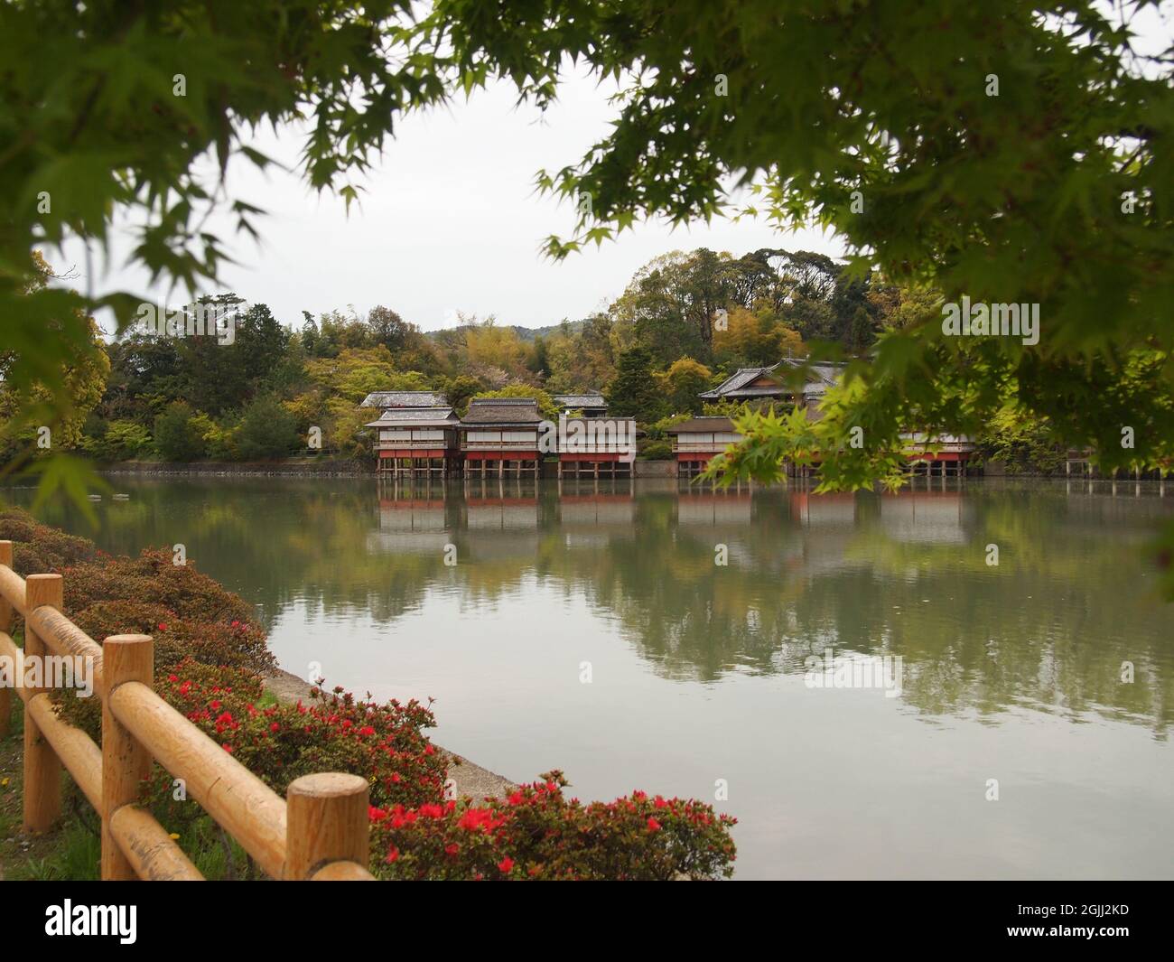 Traditionelles Restaurant im berühmten Nagaoka Park (長 岡 公園)-Viertel in Kyoto, Japan. Stockfoto