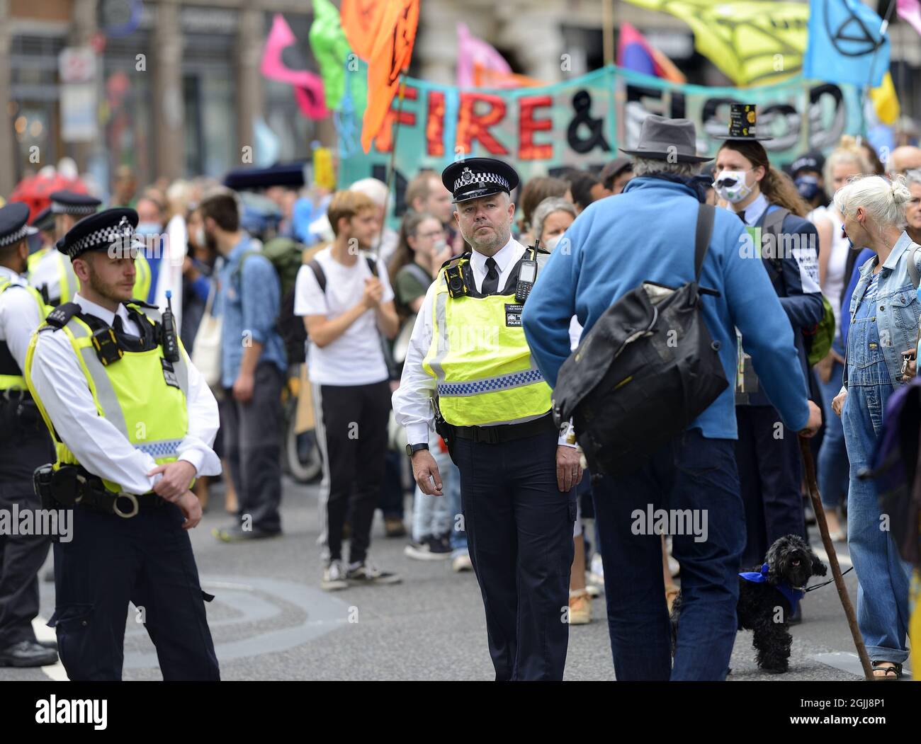 London, England, Großbritannien. Polizei bei einem Protest von Extinction Rebellion im Zentrum von London, September 2021 Stockfoto
