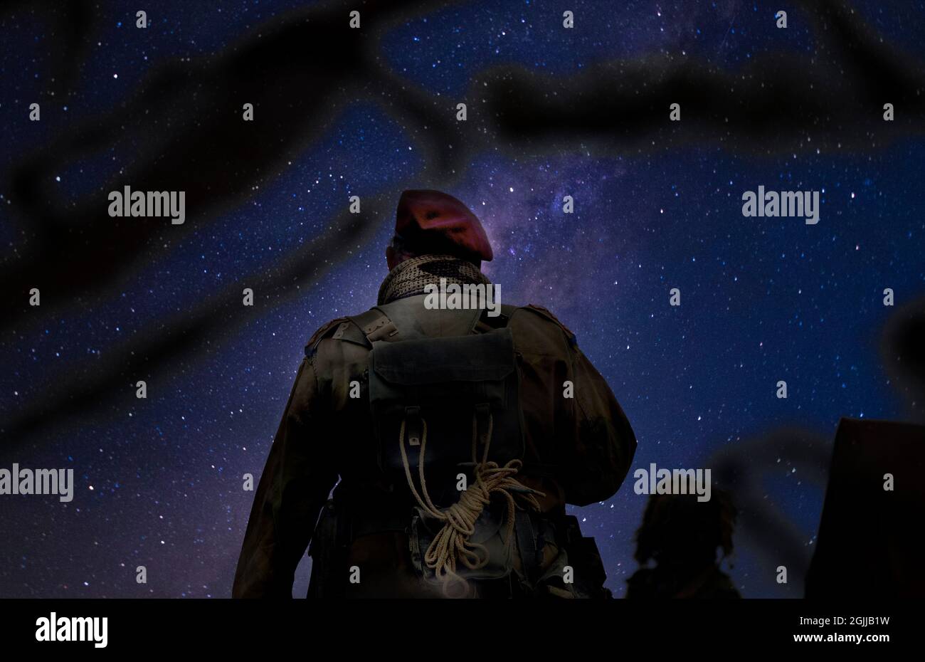 Darsteller in britischer Uniform im zweiten Weltkrieg inszenieren Kampf- und Lifestyle-Szenen. Stockfoto