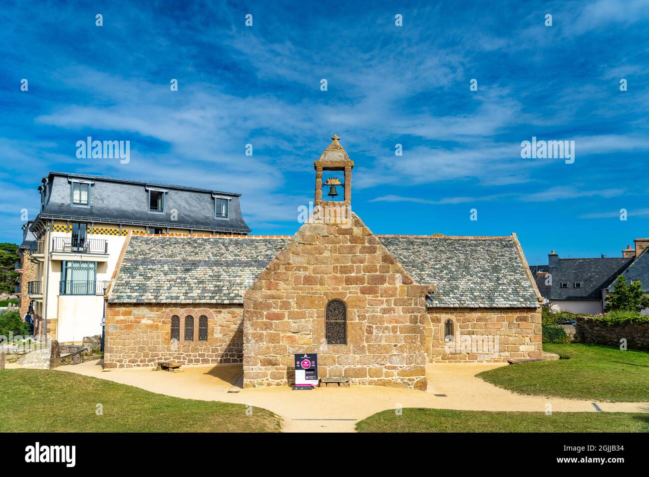Kapelle St-Guirec in Ploumanac'h, Perros-Guirec, Bretagne, Frankreich | Kapelle St-Guirec in Ploumanac'h, Perros-Guirec, Bretagne, Frankreich Stockfoto