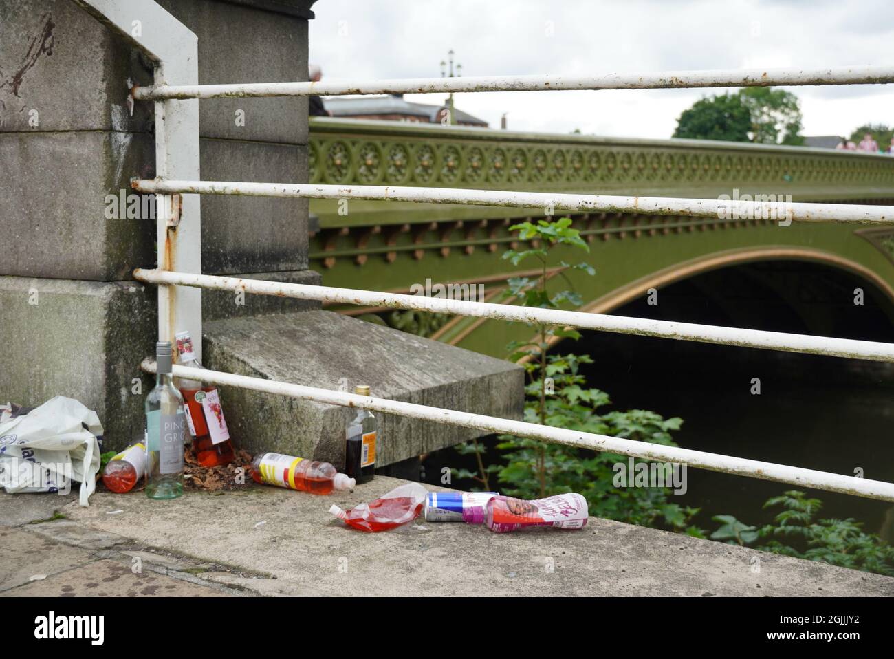 Glasgow, Großbritannien. September 2021. Am Eingang zum Glasgow Green versammeln sich Massen zum ersten Tag des TRNSMT Musikfestivals. Kredit: Pawel Pietraszewski/Alamy Live Nachrichten Stockfoto