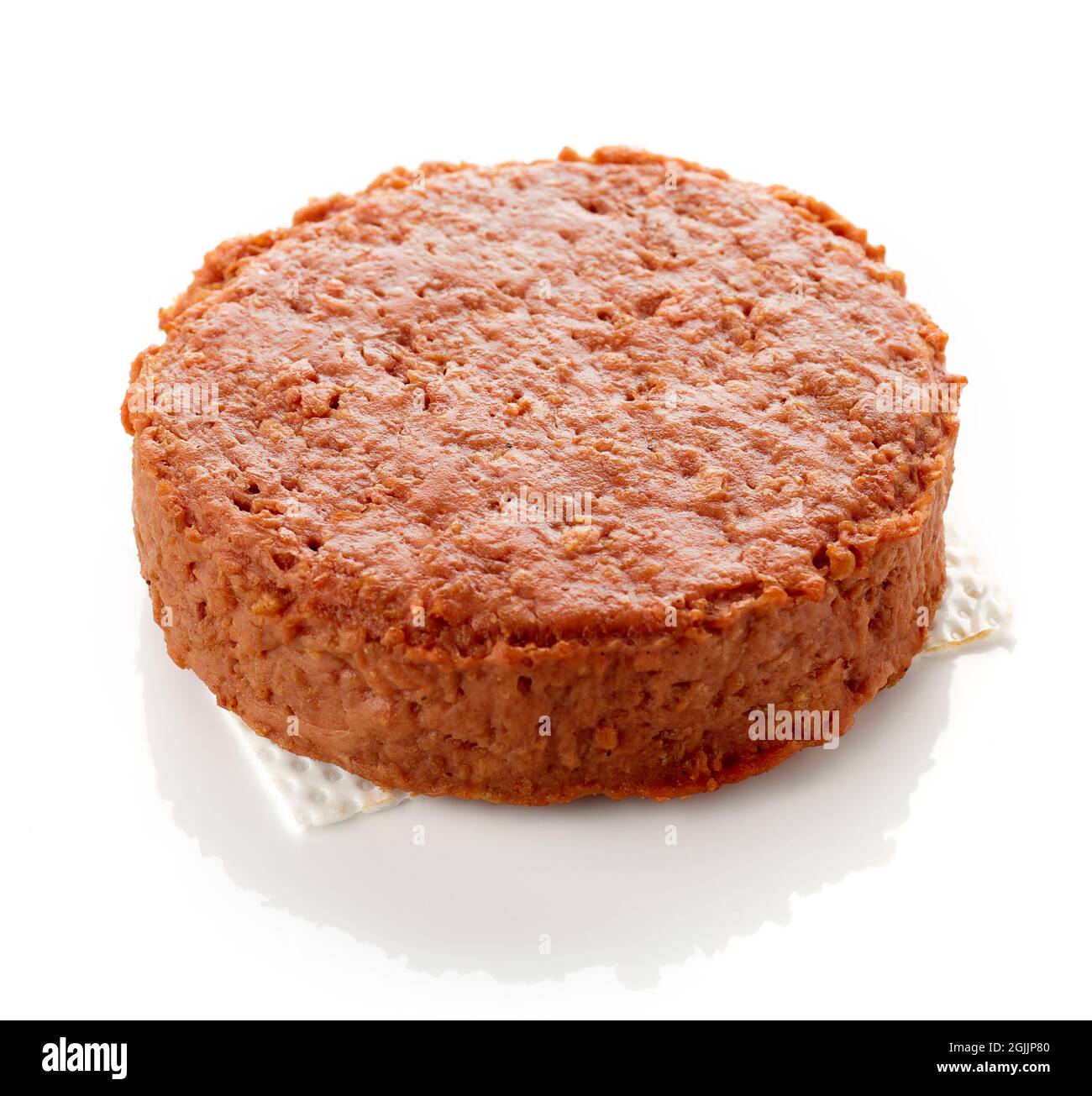 Burger-Patty auf Pflanzenbasis mit isolierten Grillmarkierungen auf weißem Hintergrund Stockfoto