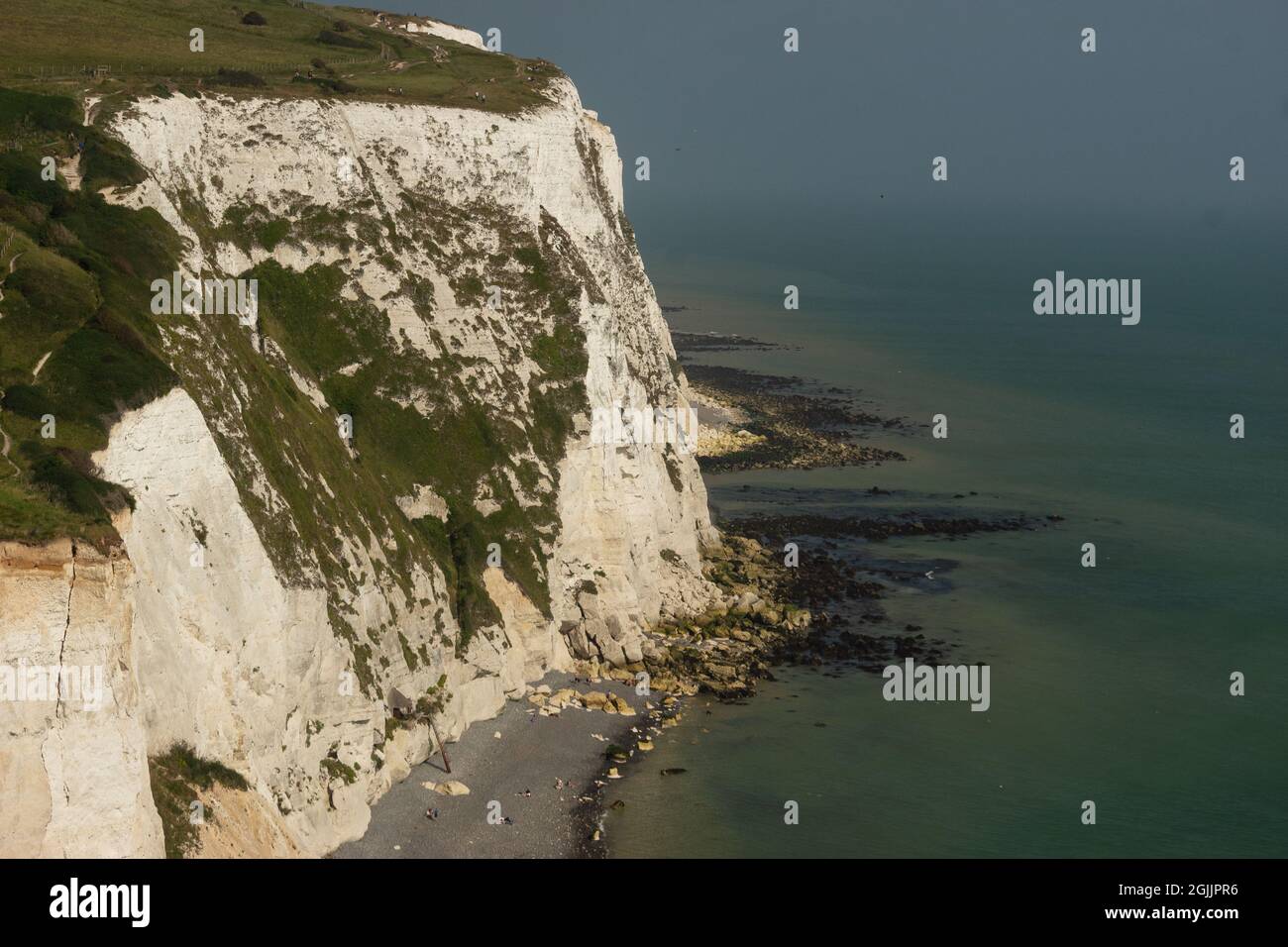 Der Sommerspaziergang auf den Weißen Klippen von Dover. Stockfoto