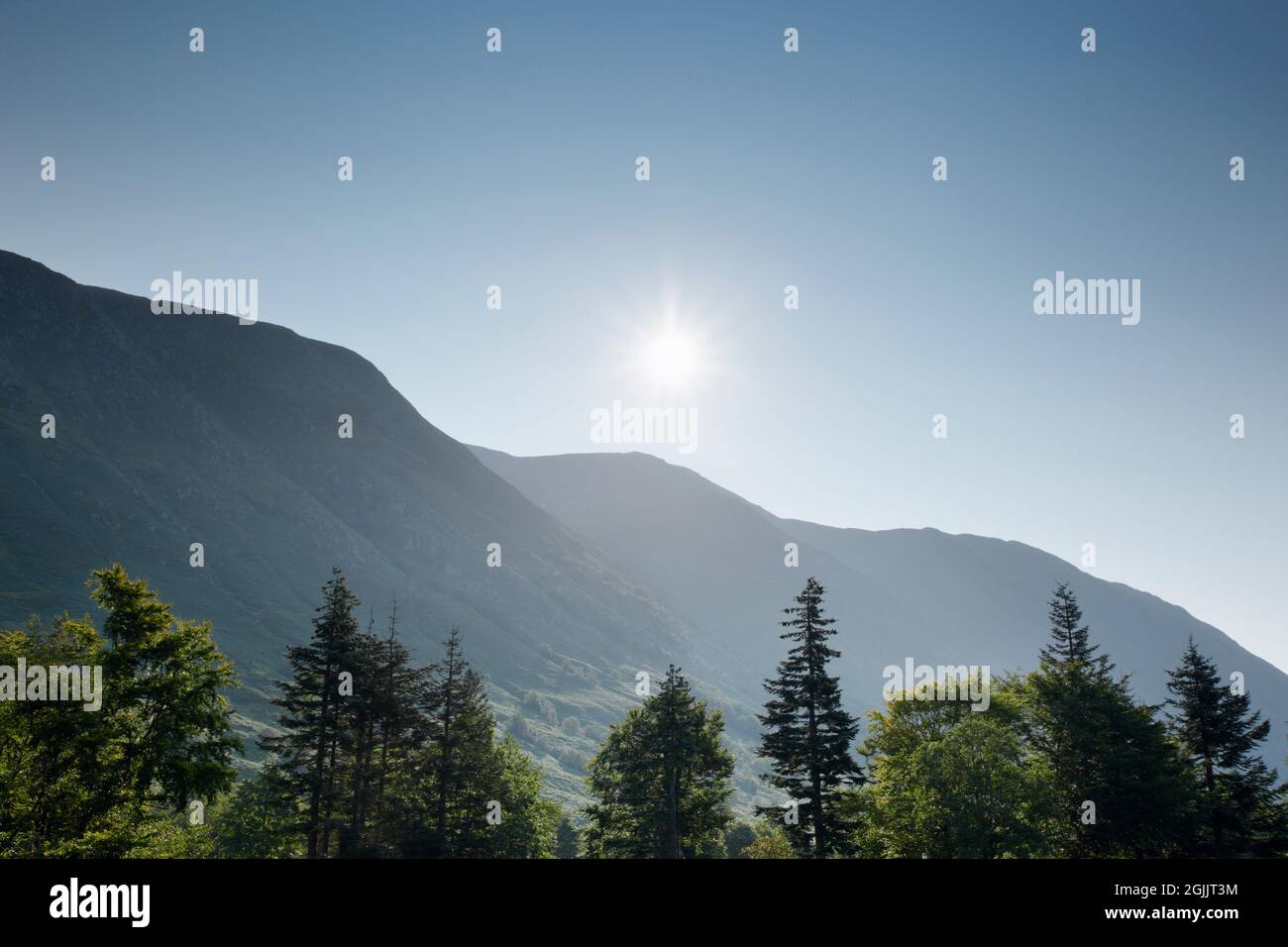 Die Morgensonne geht über Ben Nevis auf. Lochaber, Highland, Schottland, Großbritannien. Stockfoto