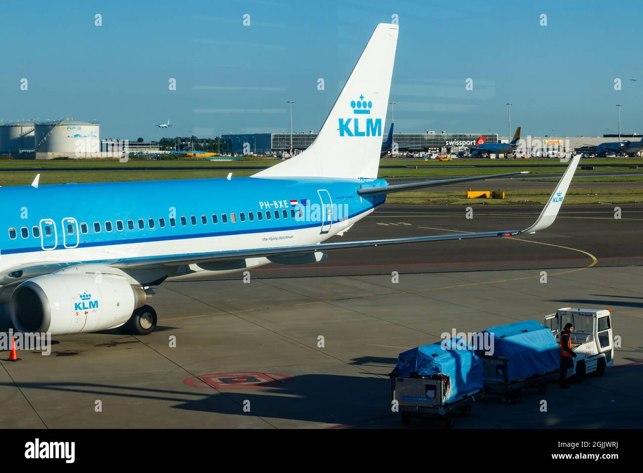 Amsterdam, Niederlande - 17. Juli 2021: KLM Plains am Flughafen Schiphol. Stockfoto