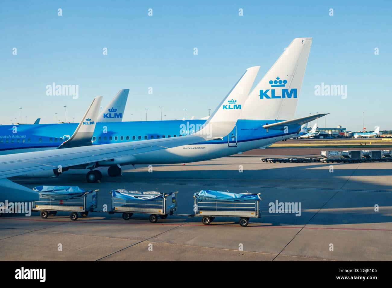 Amsterdam, Niederlande - 17. Juli 2021: KLM Plains am Flughafen Schiphol. Stockfoto