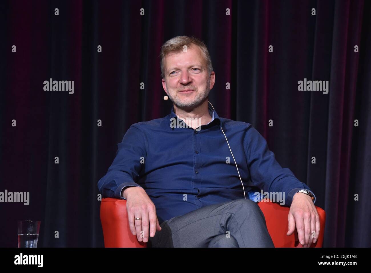 Köln, Deutschland. September 2021. Der Historiker Thomas Grossbölting, Direktor des Forschungszentrums für Zeitgeschichte in Hamburg (FZH), spricht und diskutiert auf phil.COLOGNE, dem internationalen Festival für Philosophie.Quelle: Horst Galuschka/dpa/Alamy Live News Stockfoto