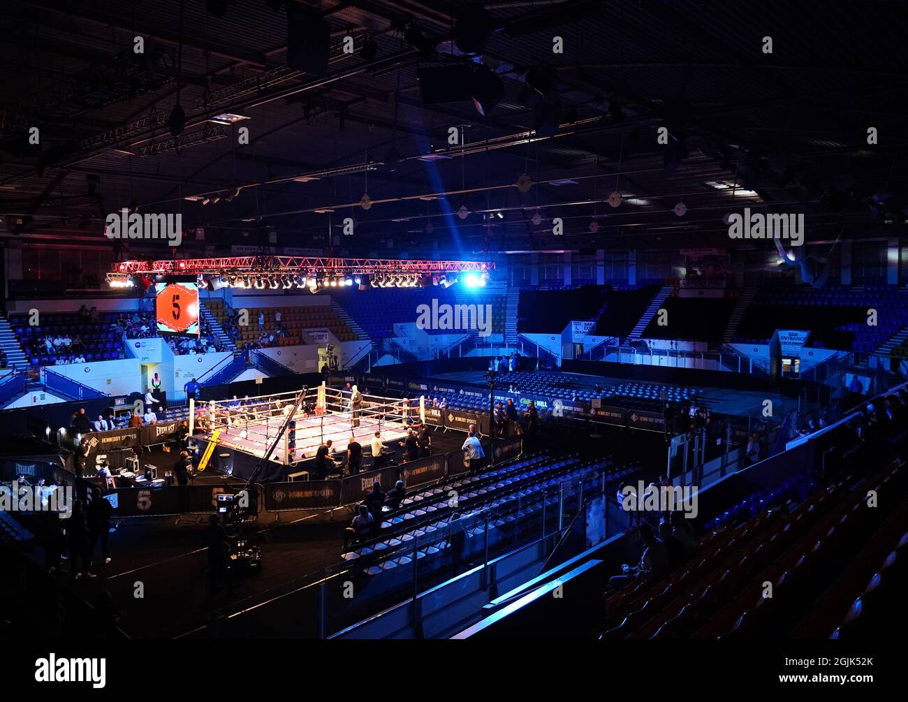 Ein allgemeiner Blick auf den Ring vor dem Boxereignis in der Coventry Skydome Arena. Bilddatum: Freitag, 10. September 2021. Stockfoto