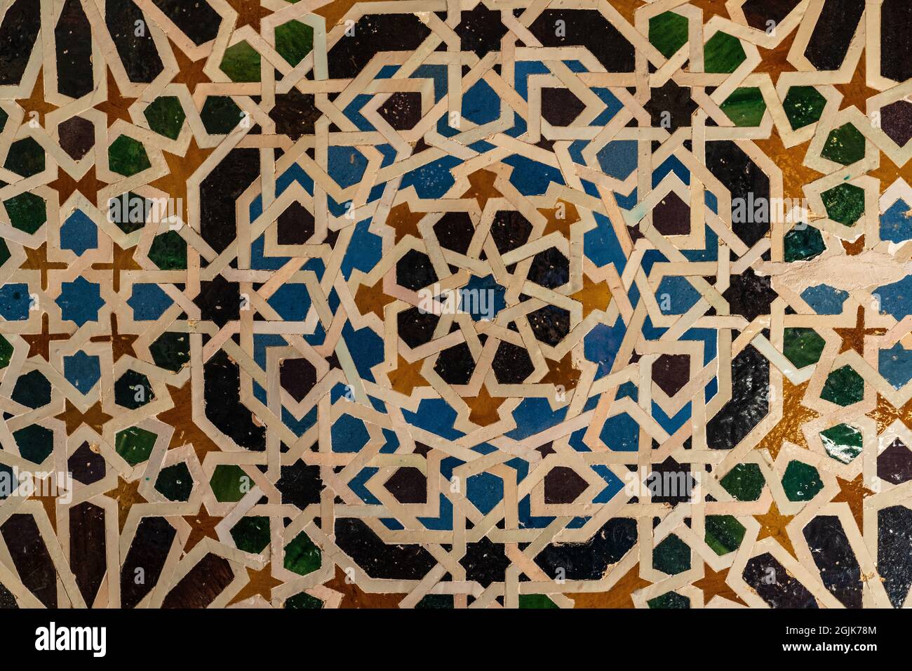 Arabischer Geometriehintergrund in der Alhambra in Granada in Spanien Stockfoto