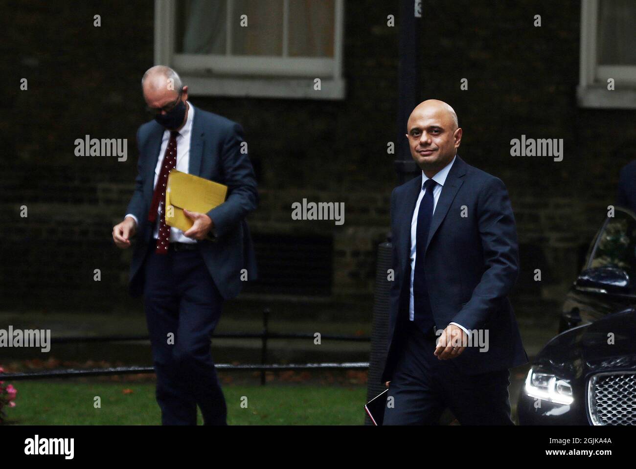 London, England, Großbritannien. September 2021. Der britische Minister für Gesundheit und Soziales SAJID JAVID und der wissenschaftliche Chefberater der Regierung des Vereinigten Königreichs, PATRICK VALLANCE, werden vor der Downing Street 10 gesehen. (Bild: © Tayfun Salci/ZUMA Press Wire) Bild: ZUMA Press, Inc./Alamy Live News Stockfoto