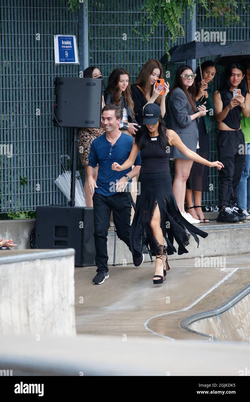 Die Designer Laura Kim und Fernando Garcia gehen auf der Monse Fashion Show während der Spring Summer 2021 Fashion Week am 9. September 2020 in New York, NY, auf die Piste. (Foto von Jonas Gustavsson/Sipa USA) Stockfoto