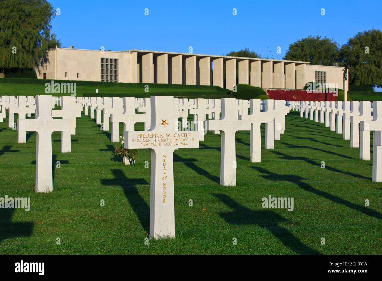 Grab des Brigadier General Frederick W. Castle (1908-1944), Träger der Medal of Honor, auf dem Henri-Chapelle American Cemetery & Memorial in Belgien Stockfoto