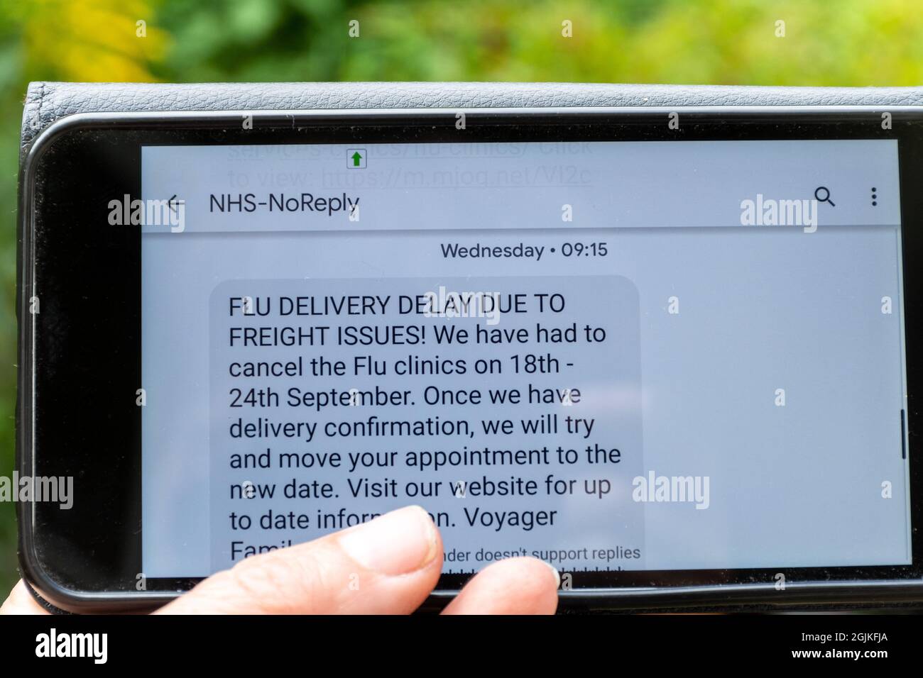 Grippejab-Klinik, SMS-Nachricht auf Mobiltelefon, Großbritannien, September 2021. Abgesagte Impfungen aufgrund von Lieferverzögerungen. Stockfoto
