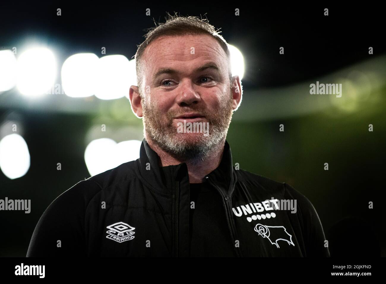Derby County Manager Wayne Rooney im Pride Park Stadium. Derby County 3-3 Salford City. 10. August 2021. Stockfoto