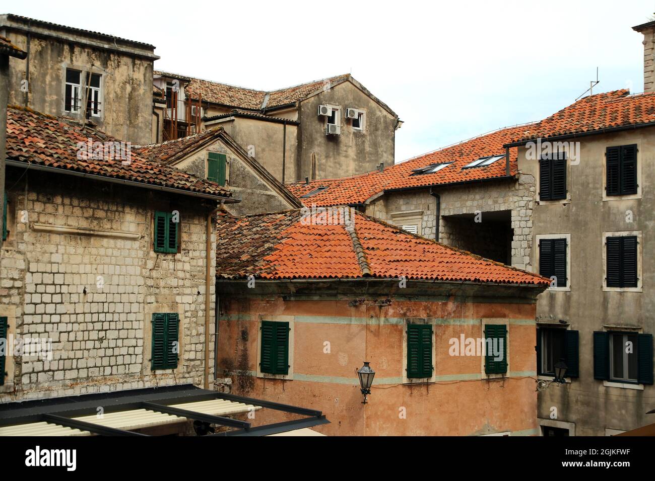 UNESCO-Weltkulturerbe die Stadt Kotor in Montenegro. Alte befestigte Stadt. Bucht von Kotor. Stockfoto