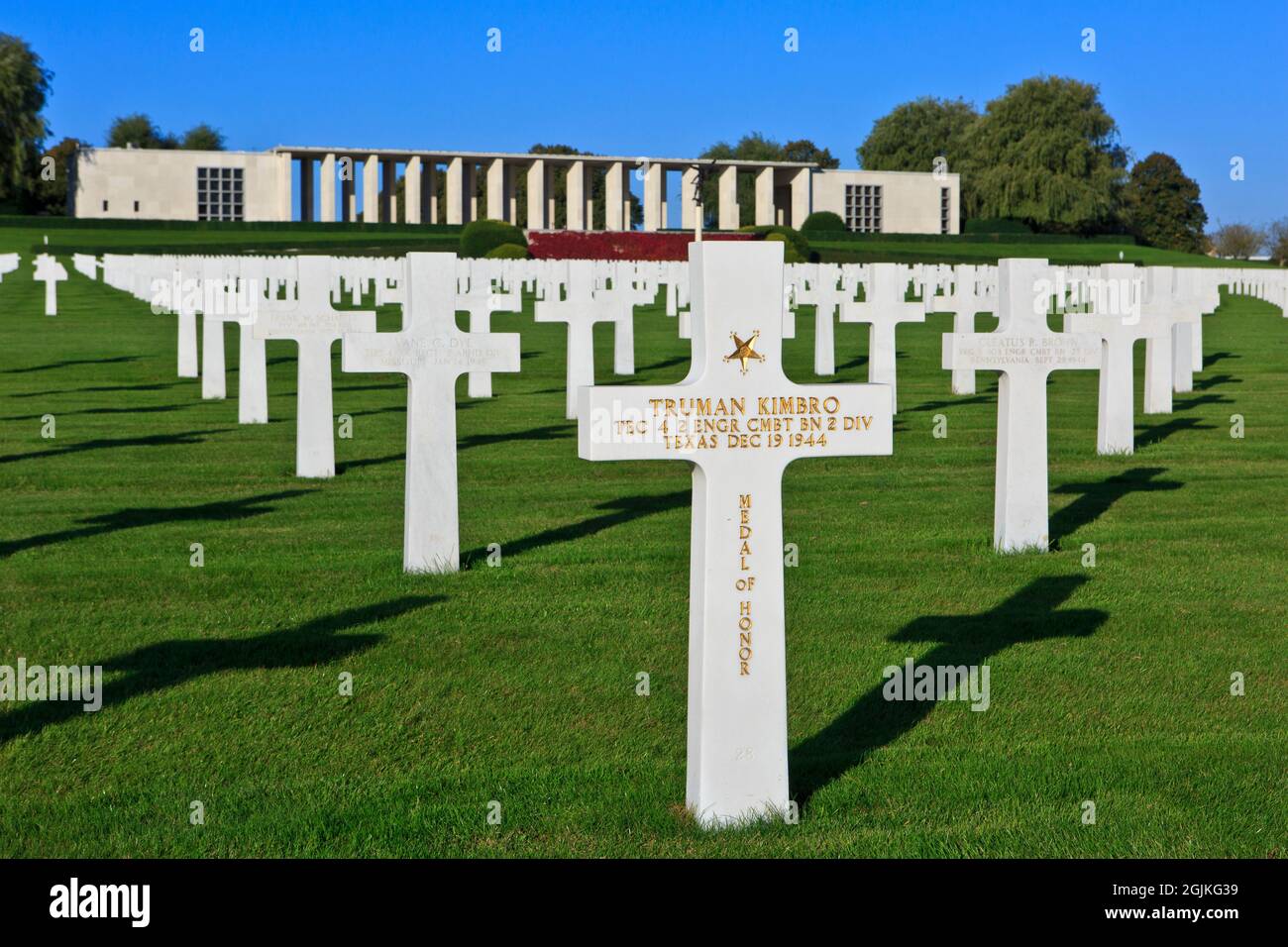 Grab von T/4 Truman Carol Kimbro (1919-1944), Träger der Ehrenmedaille, auf dem amerikanischen Friedhof und Memorial Henri-Chapelle in Plombieres, Belgien Stockfoto