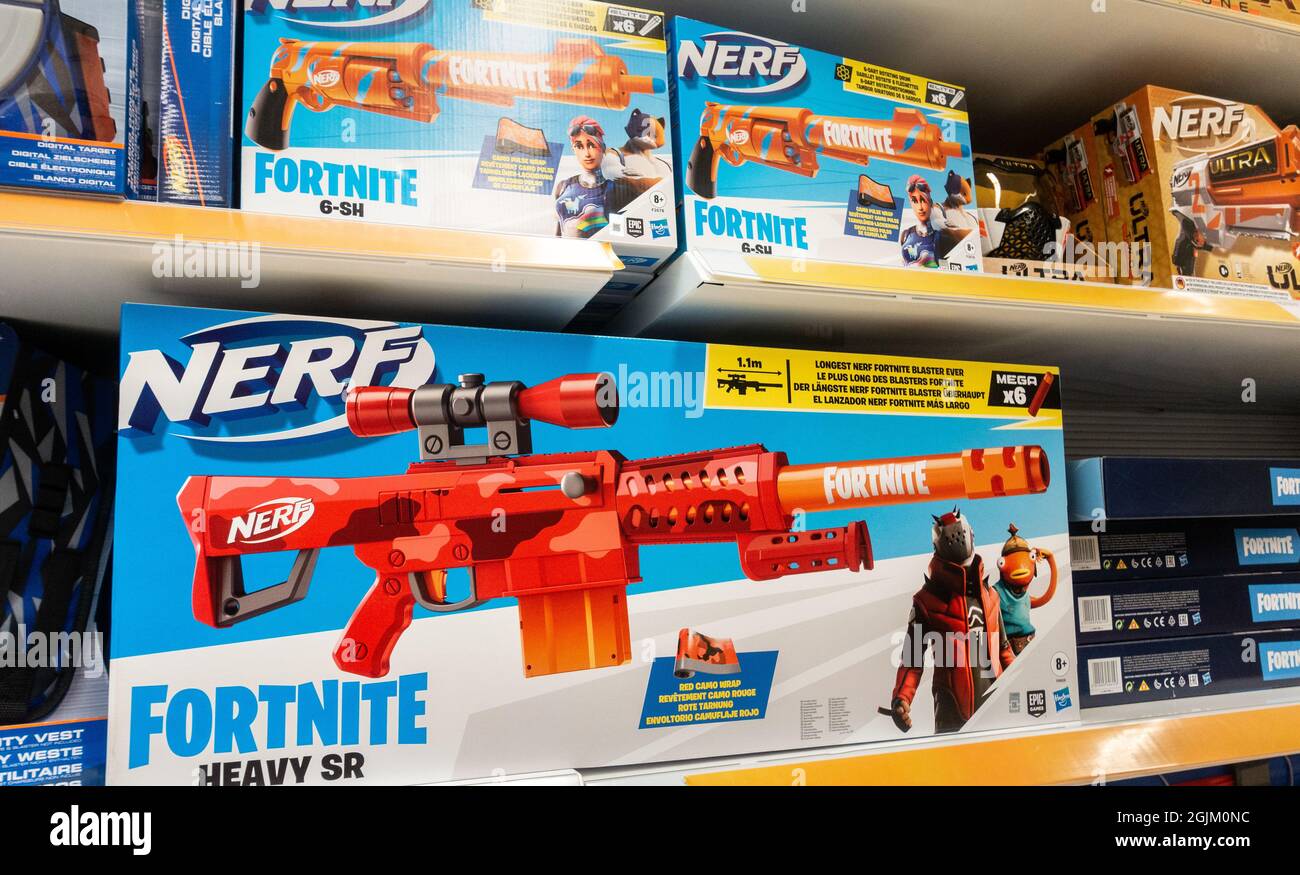 Fortnit Nerv Blasterpistolen für Kinder im Spielwarenladen. Stockfoto