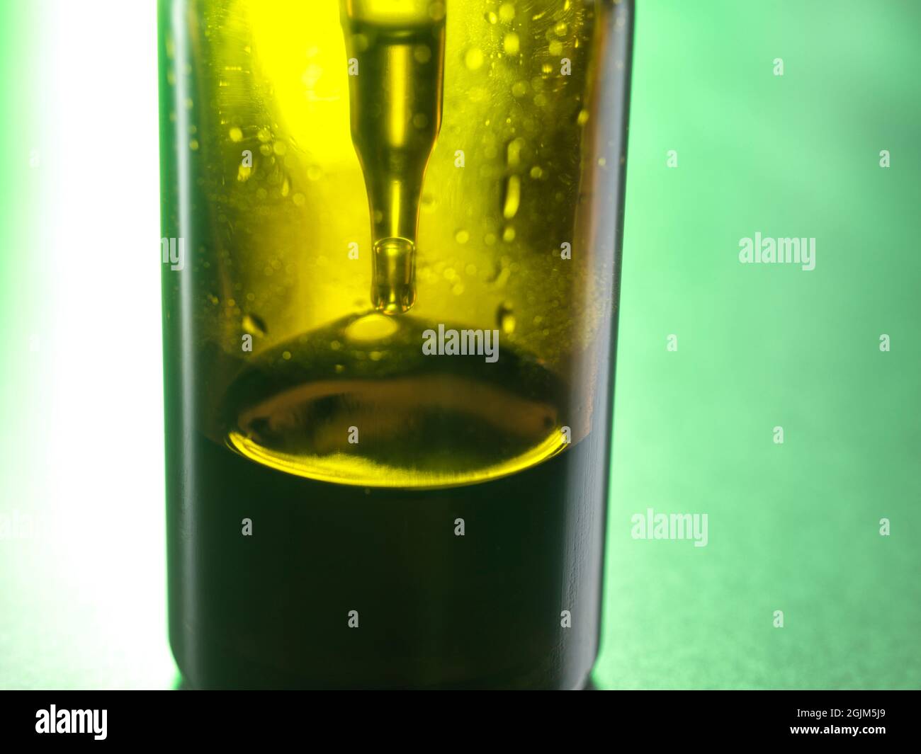 Ätherisches Öl in einem Tropf Stockfoto