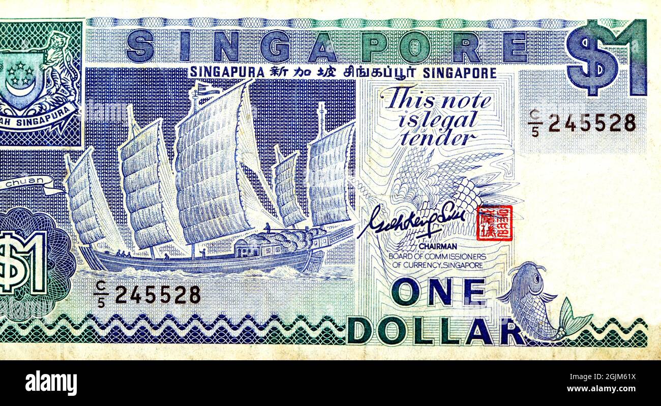 Im Vergleich zu 1 eine Singapur-Dollar-Banknote in der vom Rat der Währungskommissare ausgegebenen $1-Jahres-1987-Währung ist Sha Chuan (traditionelles Chinesisch) zu sehen Stockfoto