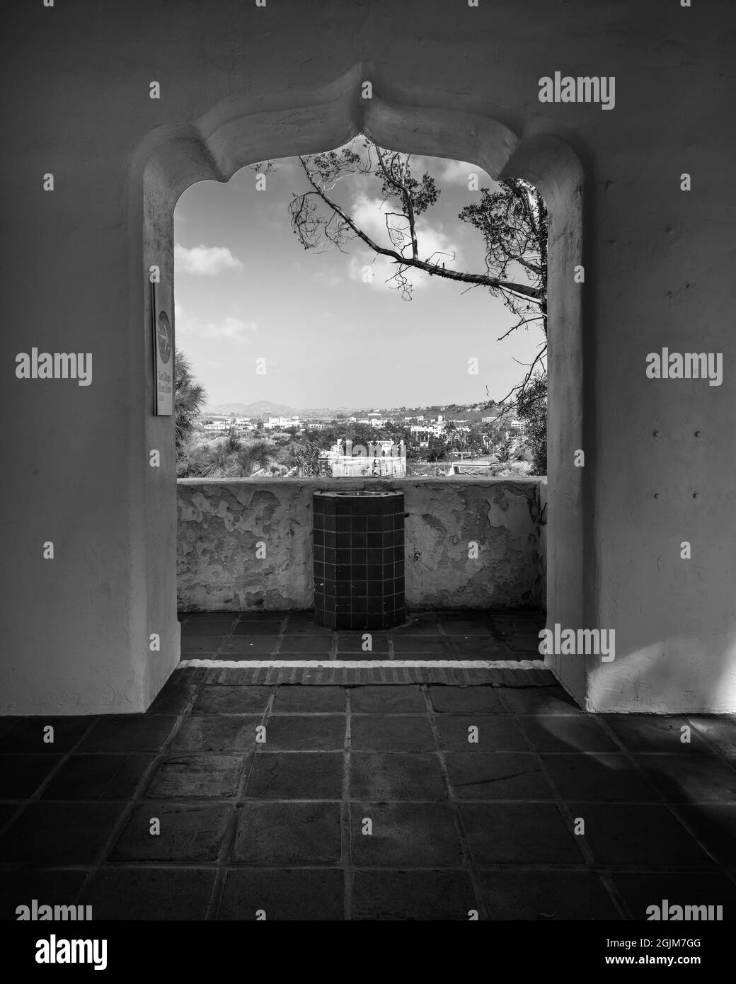 Fenster mit Blick auf das Mission Valley von Presidio Stockfoto