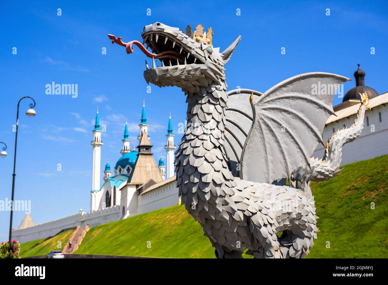 Kasan Kreml im Sommer, Tatarstan, Russland. Es ist die Top-Touristenattraktion von Kazan und UNESCO-Weltkulturerbe. Weiß Stockfoto