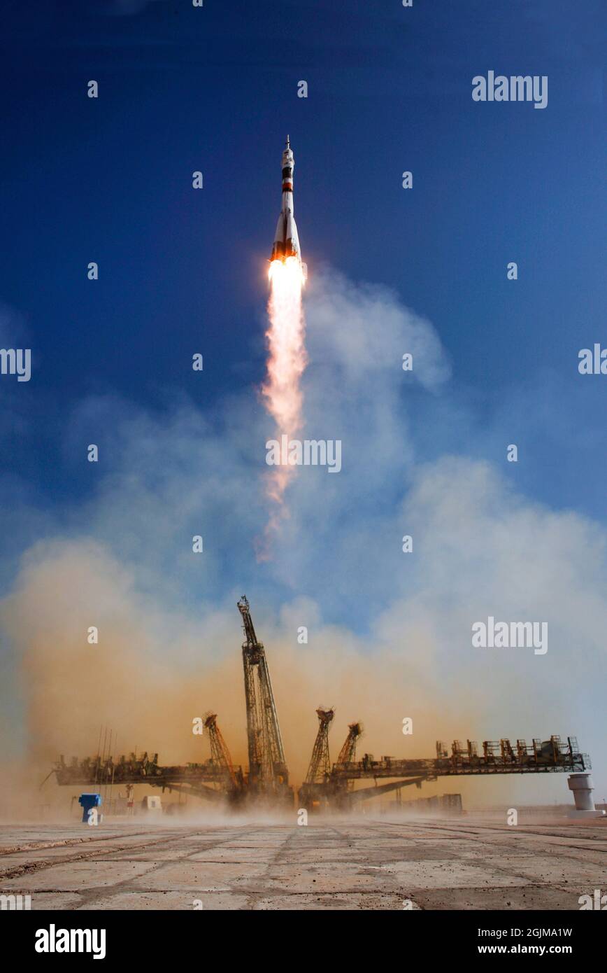 Die Sojus TMA-16 startet am 30. September 2009 vom Kosmodrom Baikonur in Kasachstan auf dem Weg zur Internationalen Raumstation ISS. Eine einzigartige, optimierte und digital verbesserte Version eines NASA-Bildes vom Senior NASA-Fotografen Bill Ingalis / Credit NASA Stockfoto