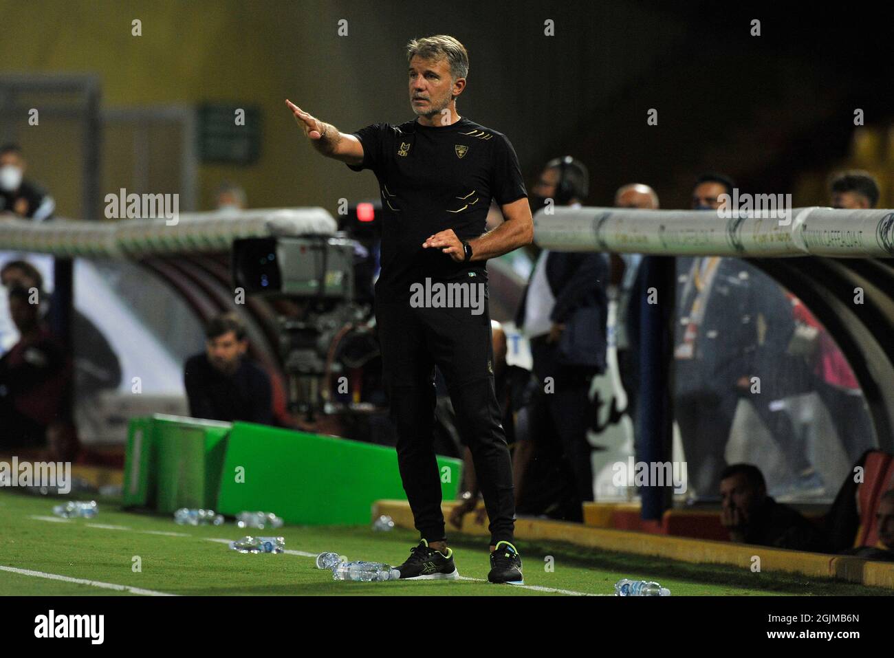 Benevento, Italien. September 2021. Marco Baroni Trainer von Lecce, während des Spiels der italienischen Serie B Meisterschaft zwischen Benevento gegen Lecce Endergebnis 0-0, Spiel im Ciro Vigorito Stadium gespielt. Benevento, Italien, 10. September 2021. (Foto von Vincenzo Izzo/Sipa USA) Quelle: SIPA USA/Alamy Live News Stockfoto