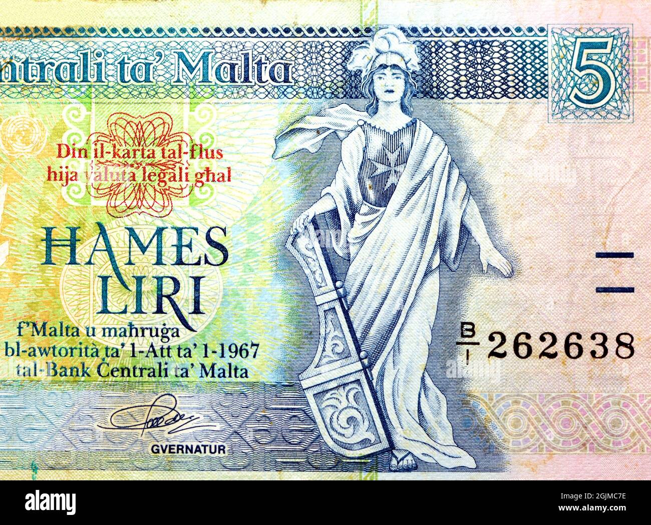 Ein großer Teil der Gegenseite von 5 fünf von der maltesischen Zentralbank von Malta ausgegebene Maltesische Lira-Banknoten im Wert von 1989 EUR, gedruckt in London, Retro-Oldtimer, alt Stockfoto