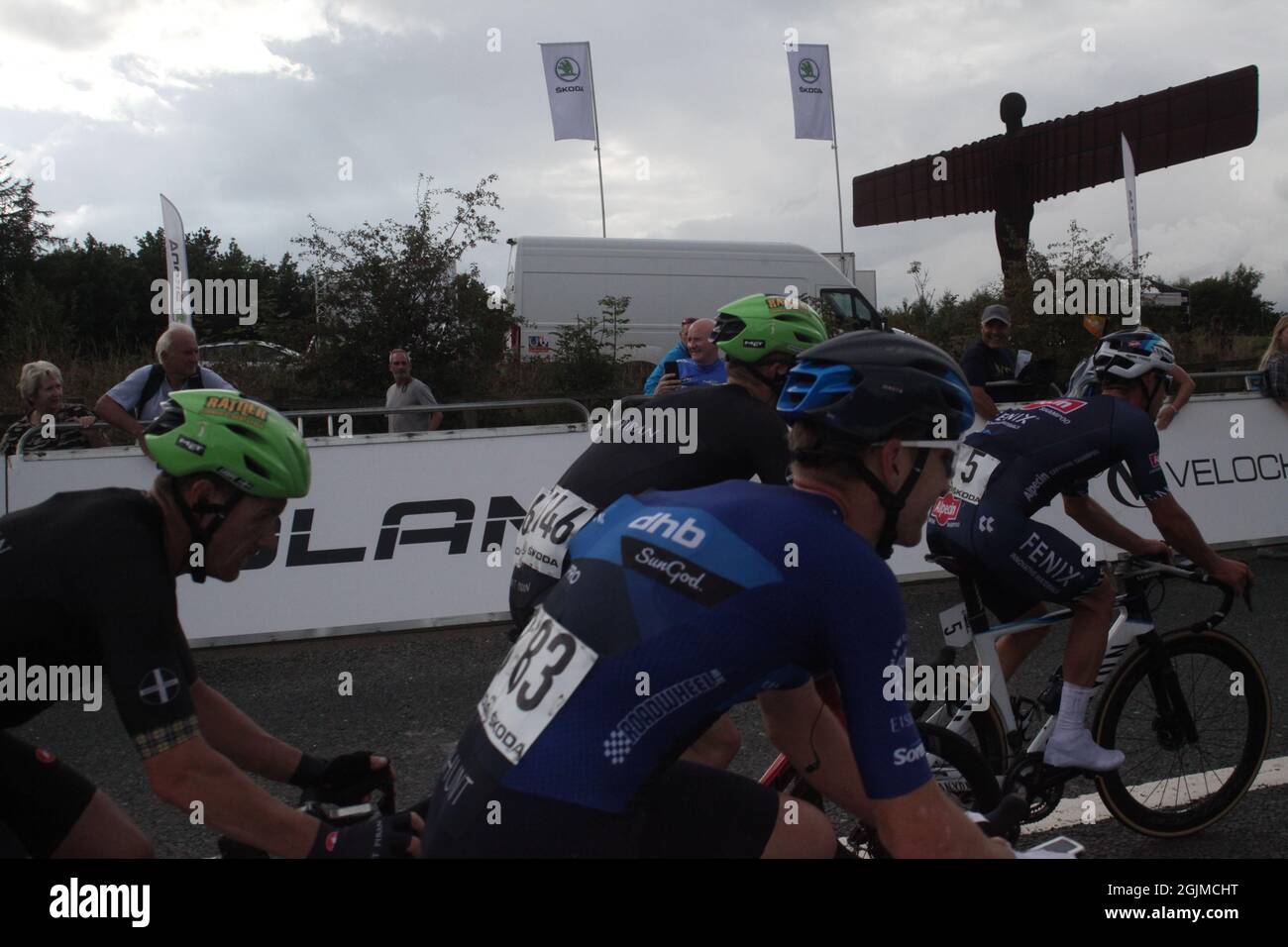 Gateshead, Großbritannien, 10.. September 2021, Etappe 6 der Tour of Britain 2021 mit dem Fahrrad vorbei an Anthony Gormleys weltberühmter Skulptur „Engel des Nordens“, Quelle: DEW/Alamy Live News Stockfoto