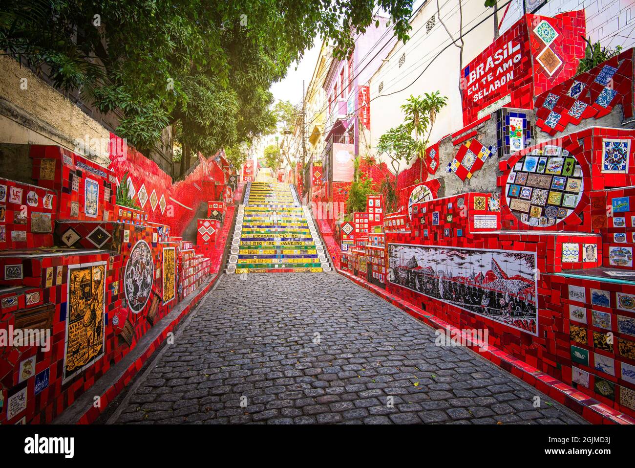 Rio de Janeiro, Brasilien - 27. Oktober 2017: Selaron Stairs (Escadaria Selaron) ist eine beliebte Touristenattraktion des chilenischen Künstlers Jorge Selaron. Stockfoto