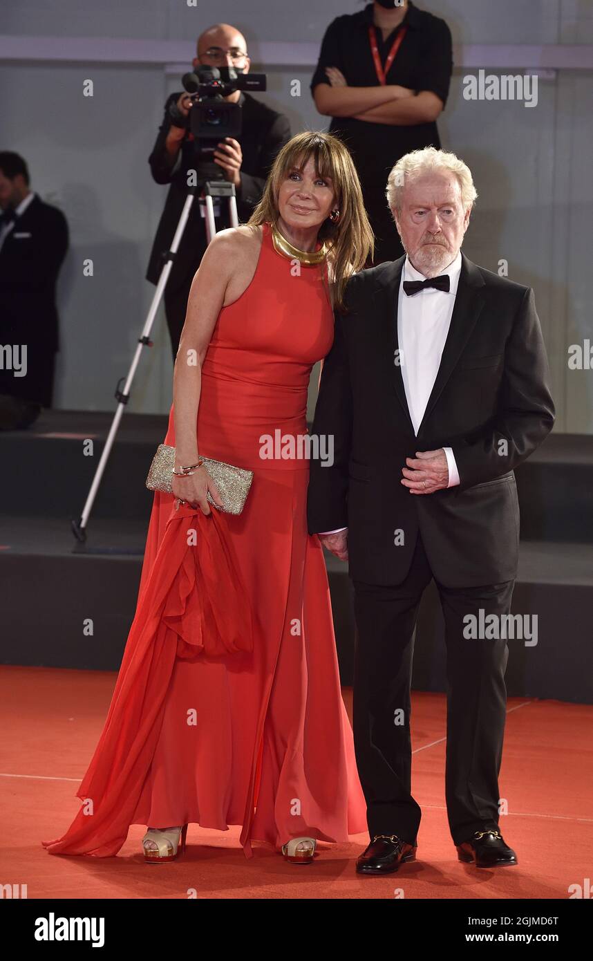 Venedig, Italien. September 2021. Giannina Facio und Ridley Scott besuchen den roten Teppich des Films „das letzte Duell“ während der 78. Internationalen Filmfestspiele von Venedig am Freitag, den 10. September 2021 in Venedig, Italien. Foto von Rocco Spaziani/UPI Credit: UPI/Alamy Live News Stockfoto