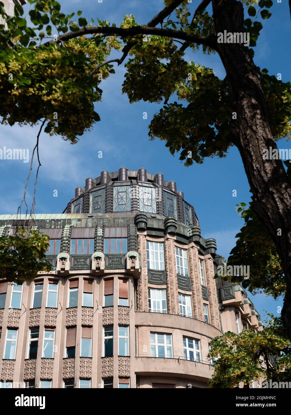 Prag, Tschechische Republik - Juli 4 2021: Supich House Geometrisches Jugendstilgebäude oder Palast auf dem Wenzelsplatz. Stockfoto