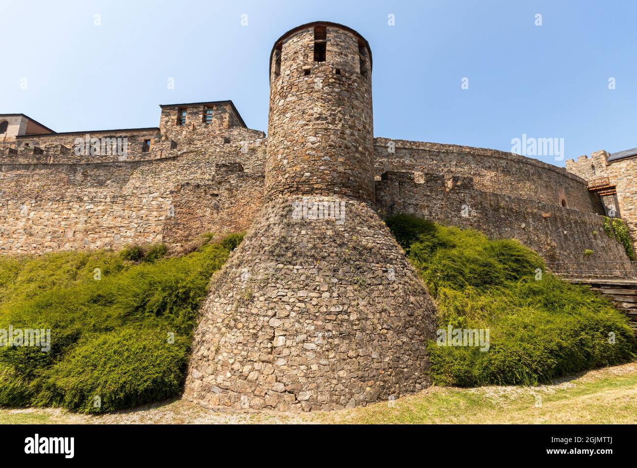 Ponferrada, Spanien. Der Turm Torre del Malvecino und die Mauern des Castillo de los Templarios (Burg der Tempelritter) Stockfoto