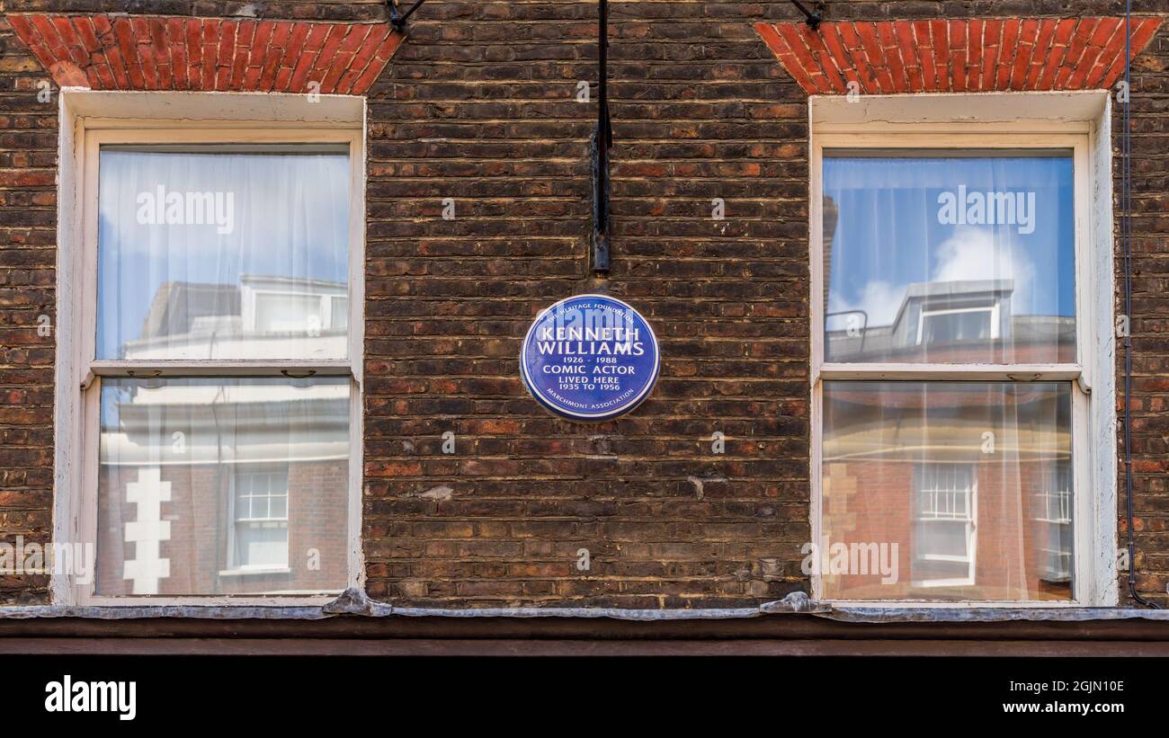 Kenneth Williams Blaue Plakette in der Marchmont Street 57 London - von 1935 bis 1956 lebte er mit seinen Eltern in einer Wohnung über dem Friseurladen seines Vaters. Stockfoto