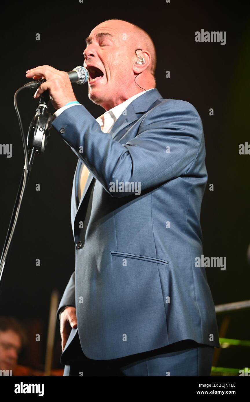 10. September 2021, Leeds, South Yorkshire, U.K: Go West Performing at , 80s Classical Concert , Leeds Millenium Square , UK , 10.09.2021 (Bildnachweis: © Robin Burns/ZUMA Press Wire) Stockfoto